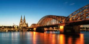 Kölner Dom in der Dämmerung